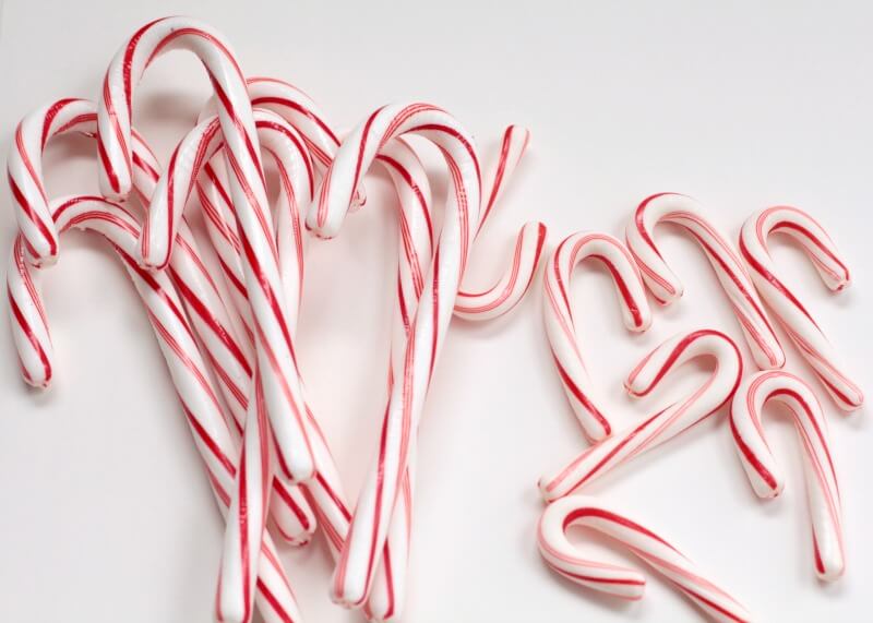 Kids love building? Kids love Christmas? Challenge them to create their own candy cane creations in this fun STEM candy cane building challenge!